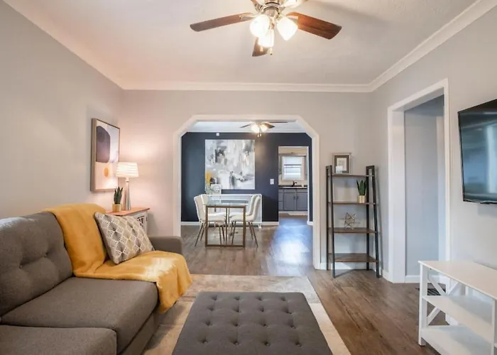 The Corner - Contemporary 2bd In * Peoria